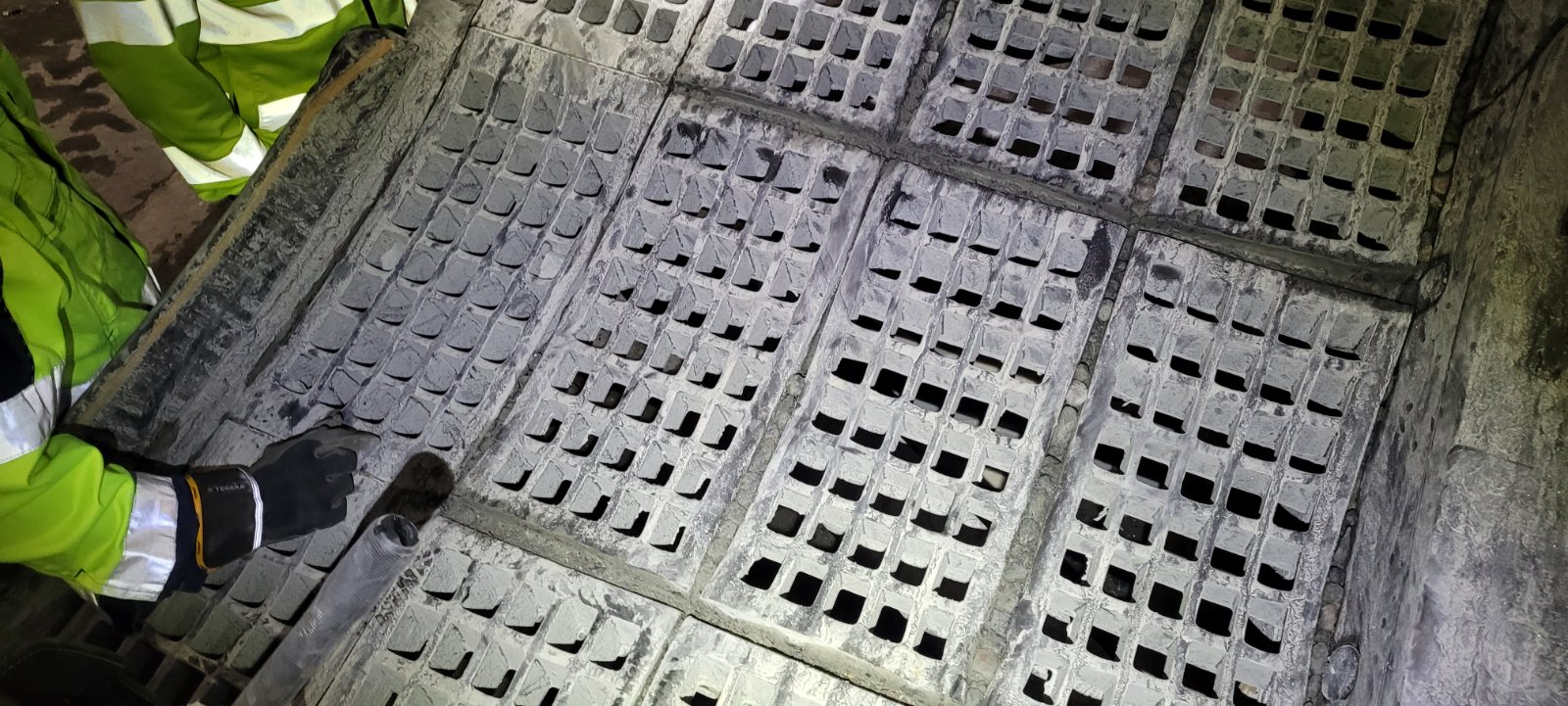 Worn screen panels inspected during a stop
